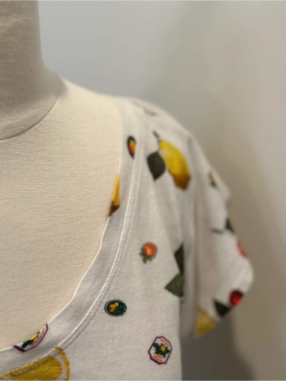 Maeve Anthropologie Fruit Print Flutter Sleeve Tee Medium Lemon Cherry Cotton - Picture 3 of 8